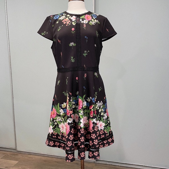 Ted Baker London Dresses & Skirts - Ted Baker London Floral Print Dress